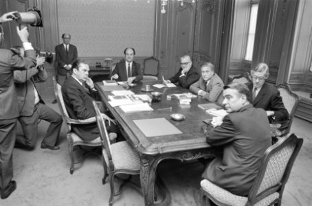 Aan de tafel v.l.n.r. Biesheuvel, Aantjes (ARP), Geertsema (VVD), Veringa (KVP),, Bestanddeelnr 924-6736