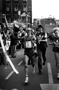 Aankomst Marathon van Amsterdam op de Dam, Bestanddeelnr 931-4770