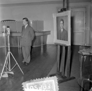 Aanbieding portret van Evert Cornelis aan Conertgebouw, Bestanddeelnr 906-2593