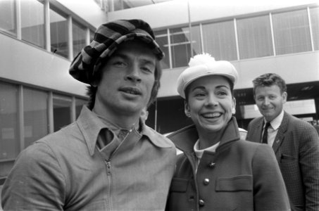 Aankomst Margot Fonteyn en Rudolf Nurejev op Schiphol Margot Fonteyn en Rudolf N, Bestanddeelnr 921-5008