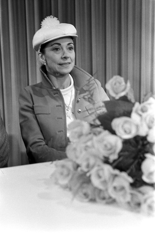 Aankomst Margot Fonteyn en Rudolf Nurejev op Schiphol Margot Fonteyn, Bestanddeelnr 921-5010
