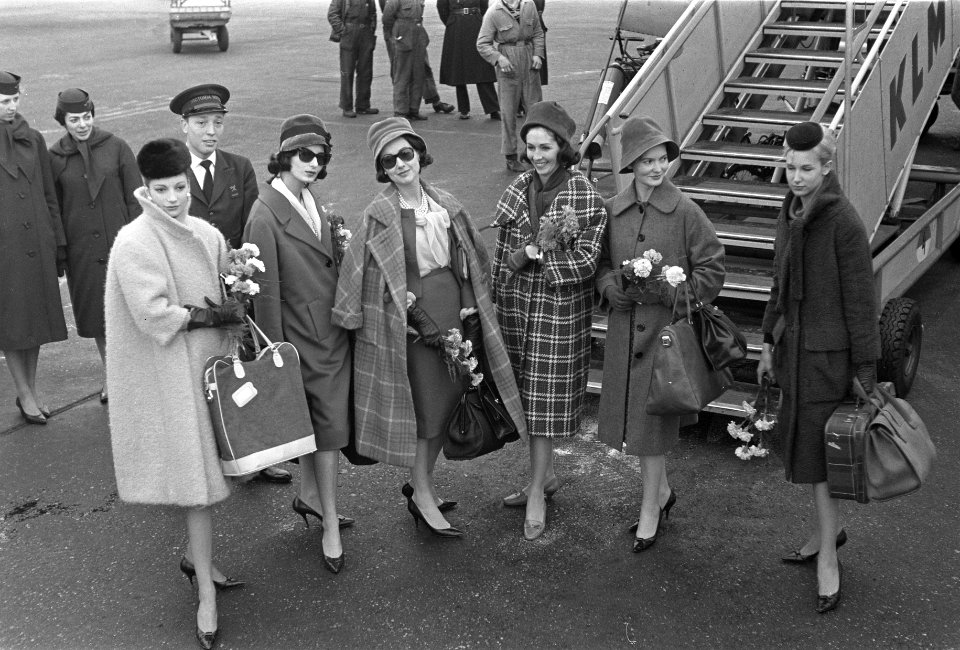 Aankomst mannequins van Pierre Cardin, Bestanddeelnr 910-7684