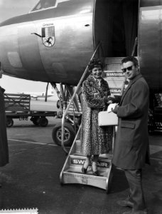 Aankomst Lys Assia (Zwitserland) op Schiphol voor het Eurovisie Songfestival 195, Bestanddeelnr 909-3954