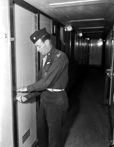 Aankomst m.s.Oranje te IJmuiden. Kolonel Weston, Bestanddeelnr 901-8590