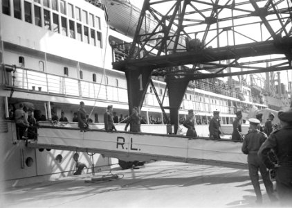 Aankomst M.S Indrapoera uit Nederlands-Indië met aan boord Duitsers, Oostenrij, Bestanddeelnr 902-2451