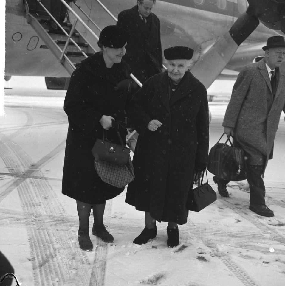 Aankomst mevrouw dr. G. Kurtz op Schiphol, ontvangt Albert Schweitzerprijs (kop), Bestanddeelnr 917-3635