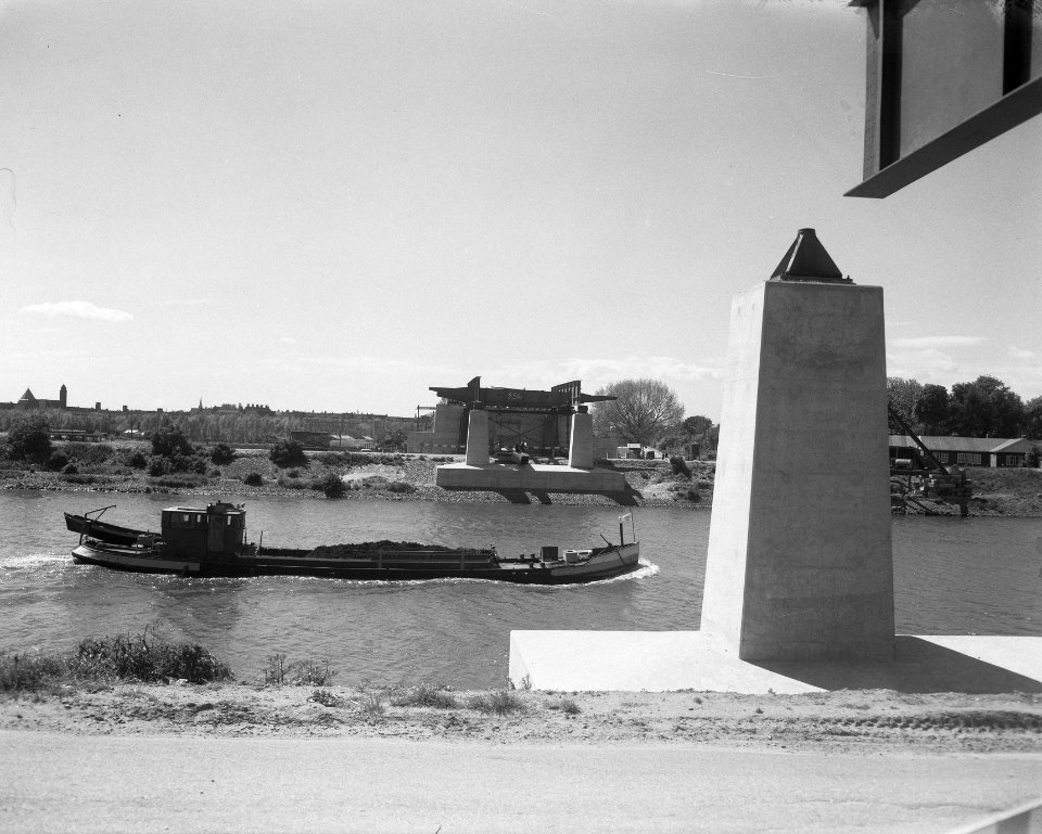 Aanbouw Amsterdamse brug over het Amsterdam-Rijnkanaal bij Zeeburg, Bestanddeelnr 908-6301