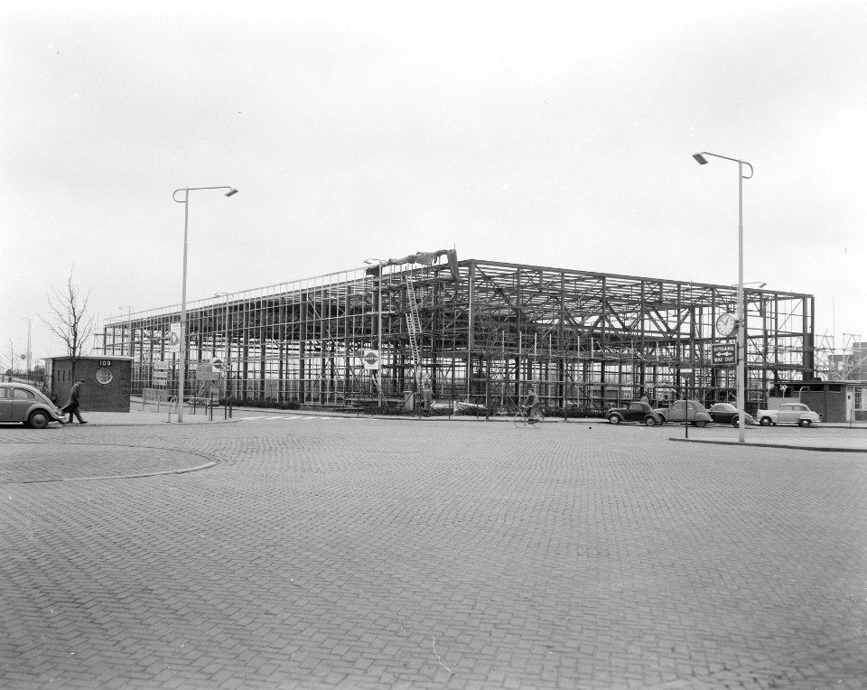 Aanbouw Atoomtentoonstelling Schiphol staalconstructie, Bestanddeelnr 908-1752