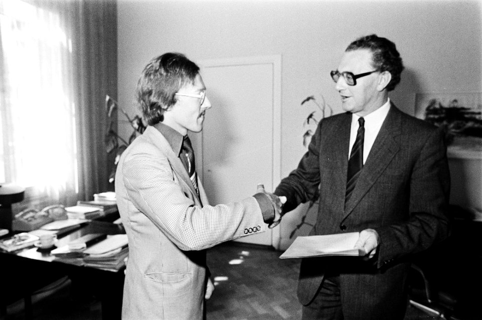 Aanbieden van een petitie aan staatssecretaris Hazekamp van Economische Zaken, Bestanddeelnr 930-3400