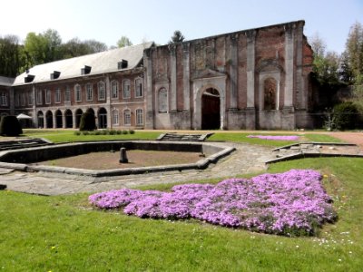 Abbaye d'Aulne, l'esplanade, bâtiment ouest