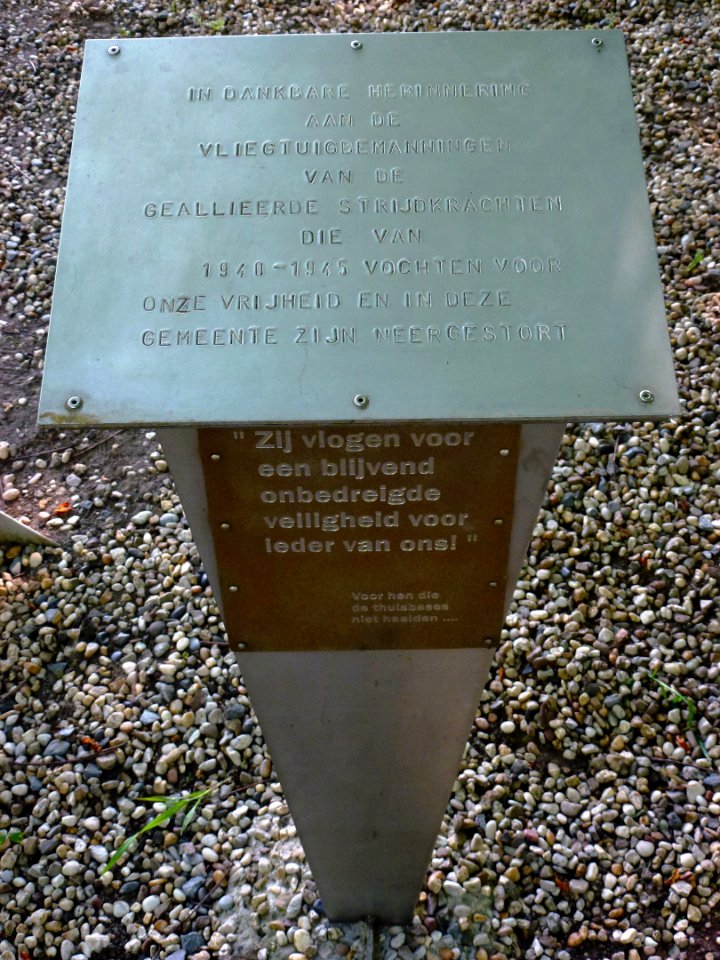 Abdij Lilbosch (Echt-Susteren) vliegtuigmonument 02