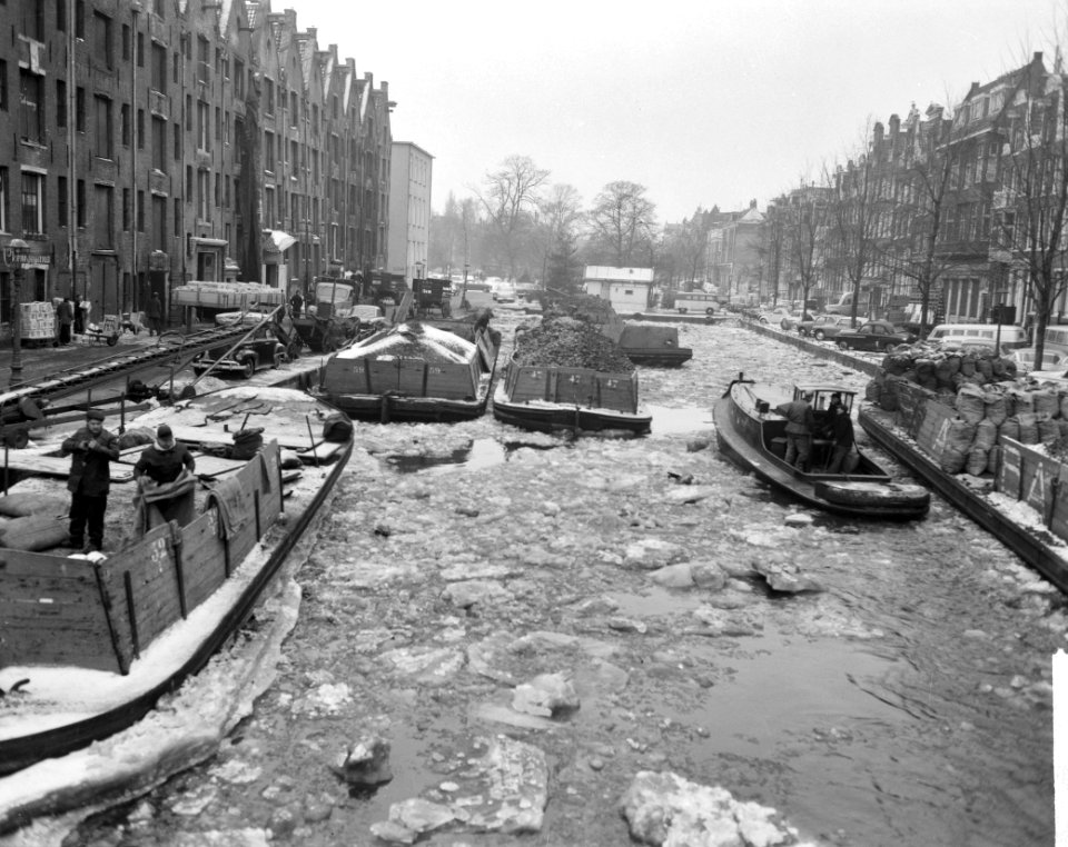Aanvoer kolen in de Achtergracht te Amsterdam, Bestanddeelnr 914-7125