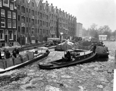 Aanvoer kolen in de Achtergracht te Amsterdam, Bestanddeelnr 914-7124