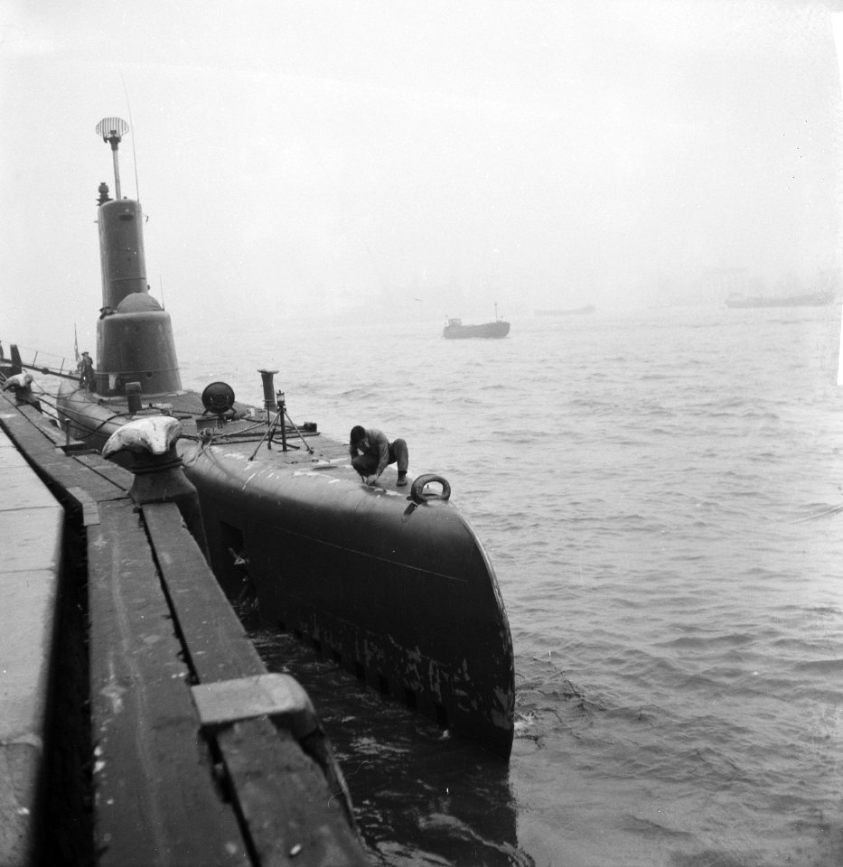 Aanvaring tussen onderzeeer en vrachtschip. Beschadigd schip, Bestanddeelnr 913-1944