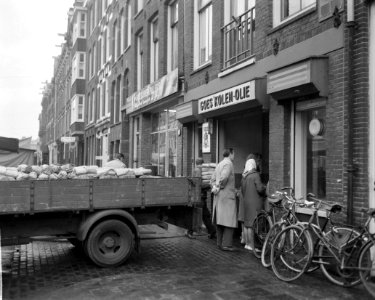Aanvoer kolen in de Achtergracht te Amsterdam, Bestanddeelnr 914-7127