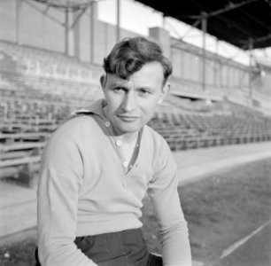 Abe Lenstra (Heerenveen) in het Olympisch Stadion in Amsterdam, enige dagen na d, Bestanddeelnr 191-1062