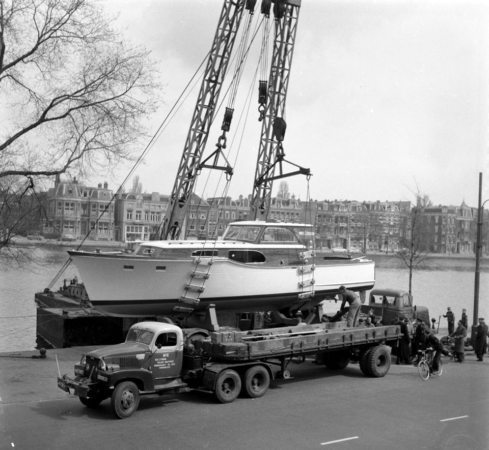 Aanvoer boten voor watersporttentoonstelling Hiswa in Amstel, Bestanddeelnr 907-6919