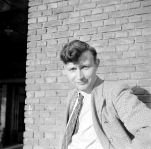 Abe Lenstra (Heerenveen) in het Olympisch Stadion in Amsterdam, enige dagen na d, Bestanddeelnr 191-1063
