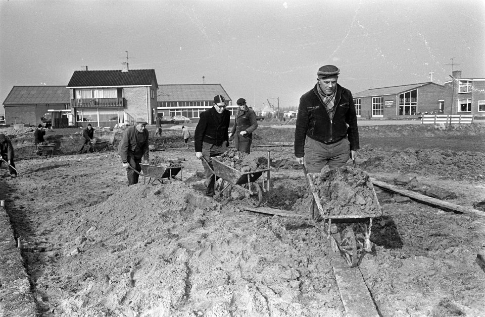 Aanvullende werkverschaffing, landbouw-arbeiders aan het werk in Schagen, Bestanddeelnr 920-0685
