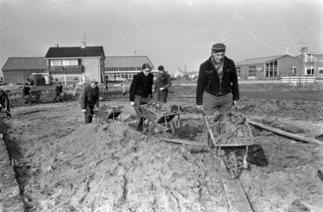 Aanvullende werkverschaffing, landbouw-arbeiders aan het werk in Schagen, Bestanddeelnr 920-0685