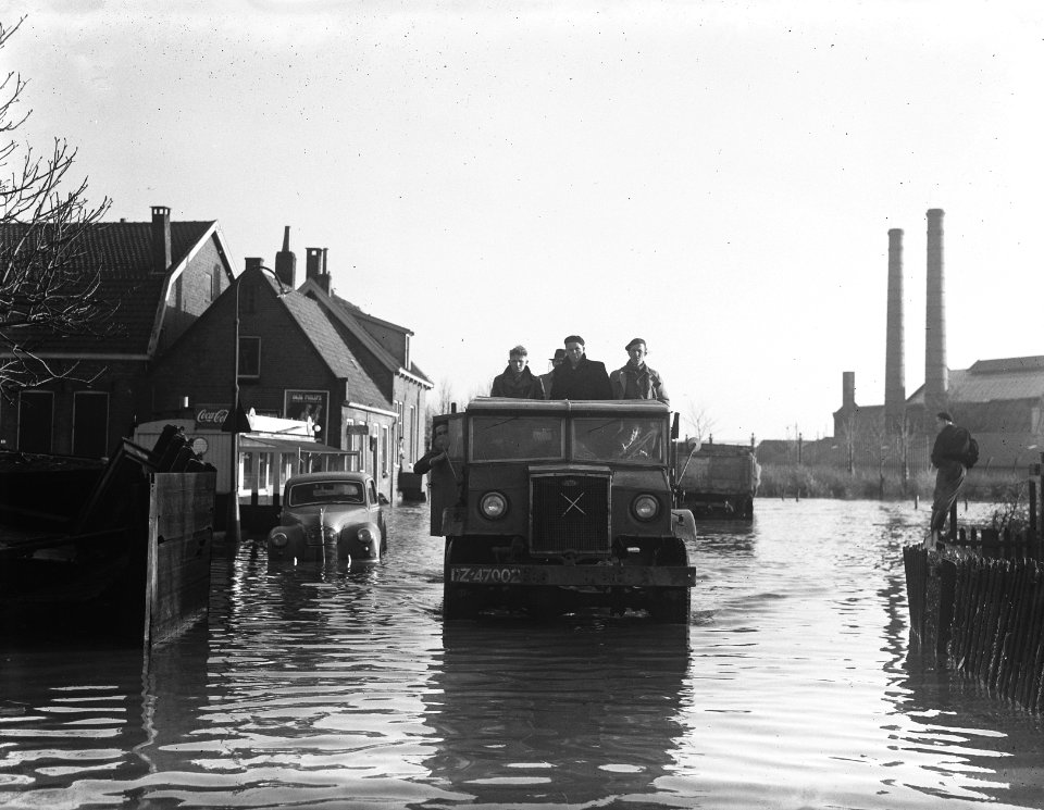 Aanvoer zand met autos, Bestanddeelnr 905-5157