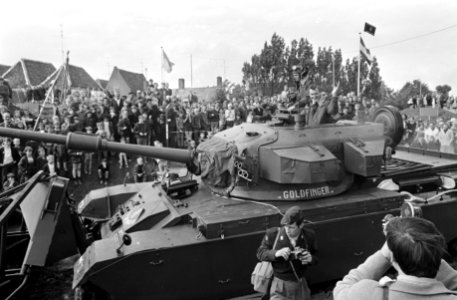 Aanvullende werkgelegenheid in Heusden. De herstelwerkzaamheden aan de verdedigi, Bestanddeelnr 921-3350