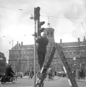 Aanleggen van verkeerslichten op de Dam, Bestanddeelnr 913-7384