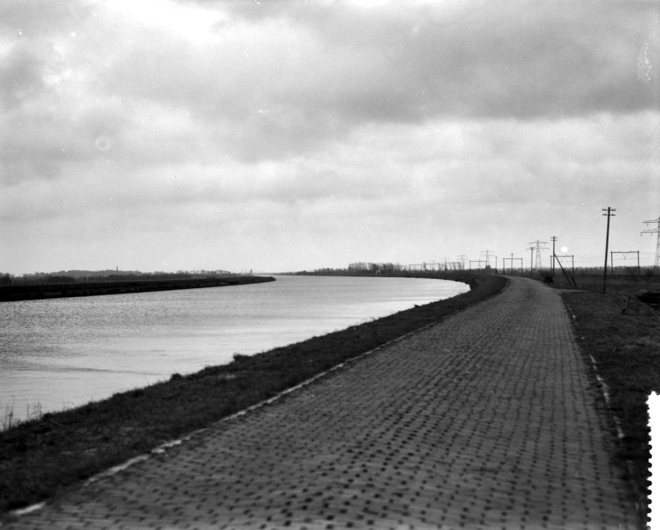 Aanvaring tussen sleepboot Roelie en de Vertrouwen bij Breukelen in het Amst, Bestanddeelnr 909-2132