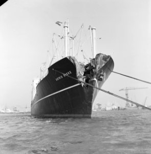 Aanvaring in Rotterdamse Haven de Taurus en de Astrid Bakke, Bestanddeelnr 913-6165