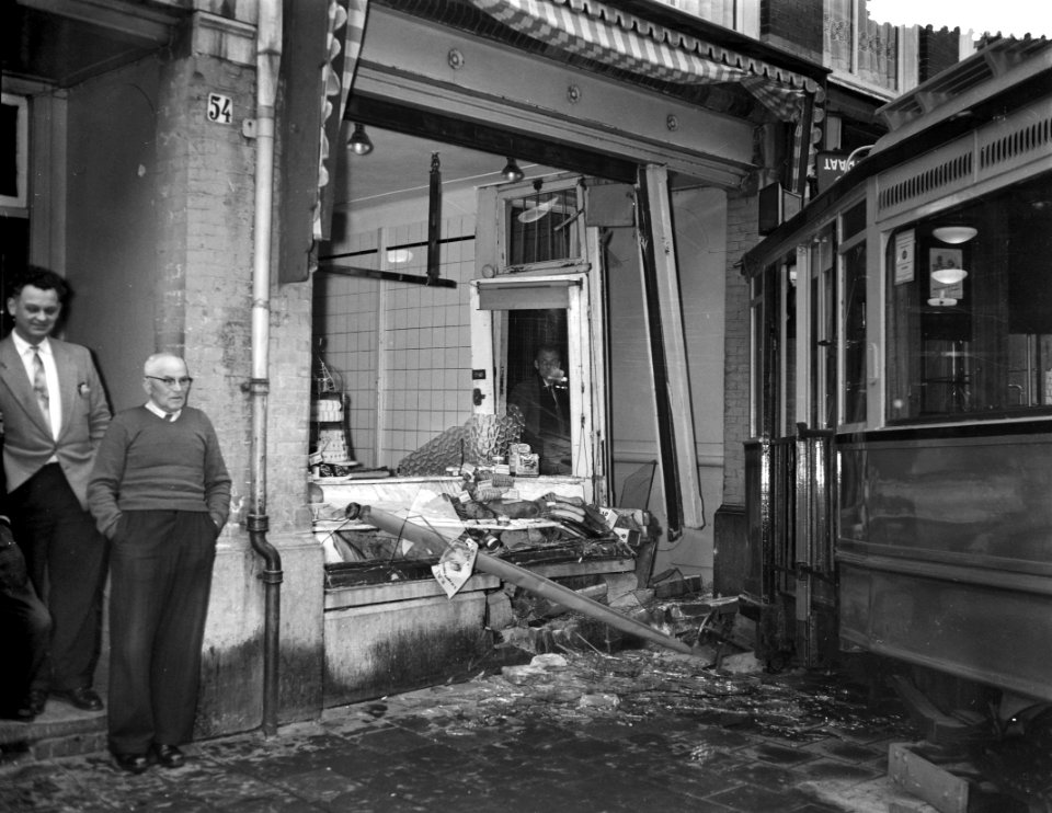 Aanrijding in Van der Hoopstraat, Bestanddeelnr 908-4376