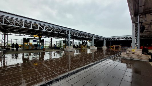 AAQ airport 2021-05 open-air gates area 4