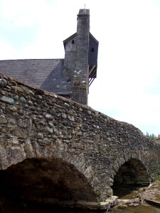 Abense-de-Bas (Viodos-Abense-de-Bas, Pyr-Atl, Fr) pont et clocher
