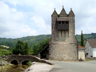 Abense-de-Bas (Viodos-Abense-de-Bas, Pyr-Atl, Fr) ëglise trinitaire et pont
