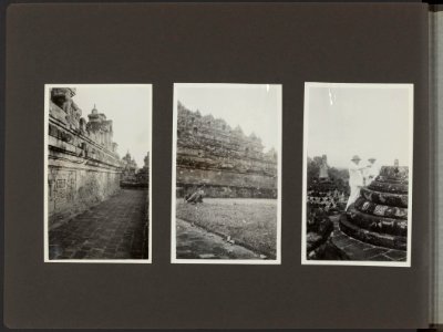Aanzichten van de Borobudur Rechts twee westerse toeristen bij een stoepa, Bestanddeelnr 822 12