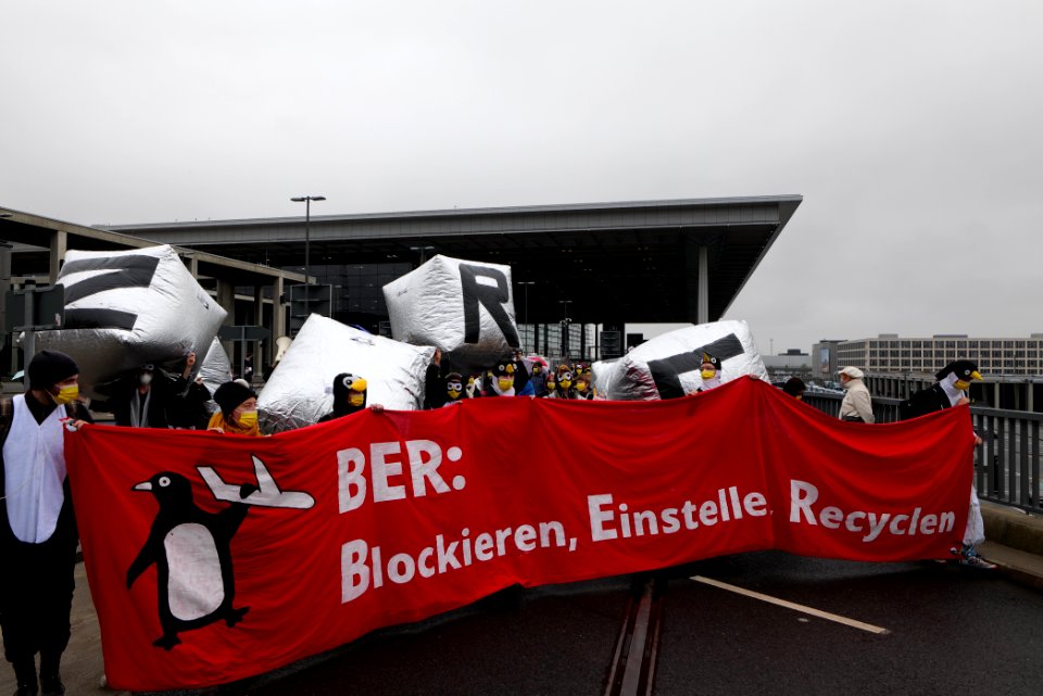 Abgehoben demonstration against BER opening 2020-10-31 64