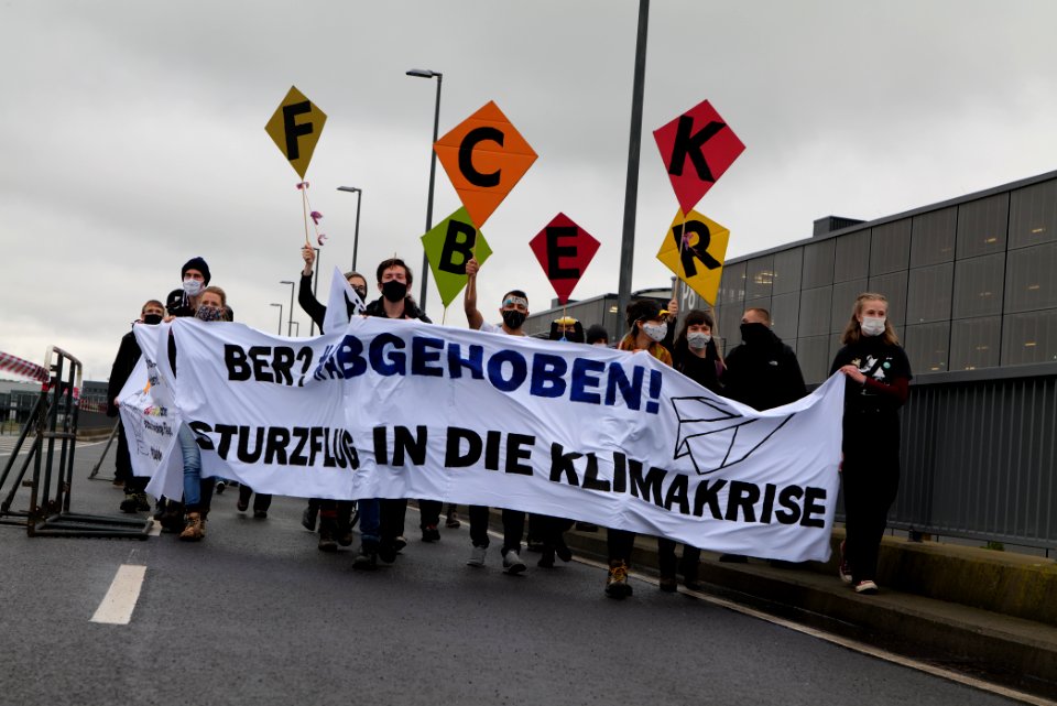 Abgehoben demonstration against BER opening 2020-10-31 10