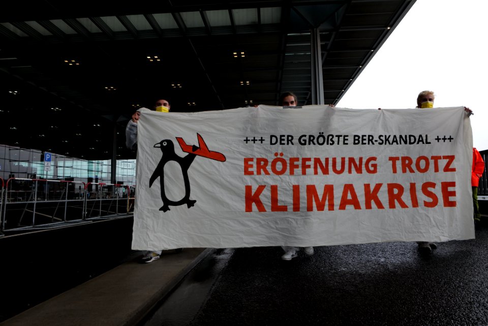 Abgehoben demonstration against BER opening 2020-10-31 52