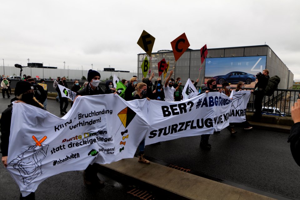 Abgehoben demonstration against BER opening 2020-10-31 18