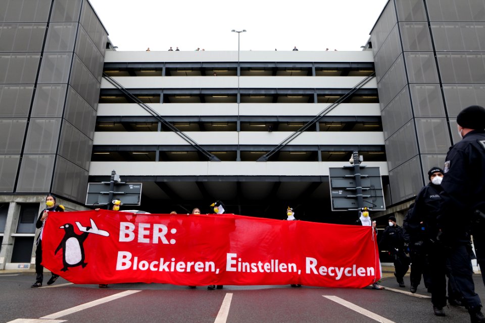 Abgehoben demonstration against BER opening 2020-10-31 100