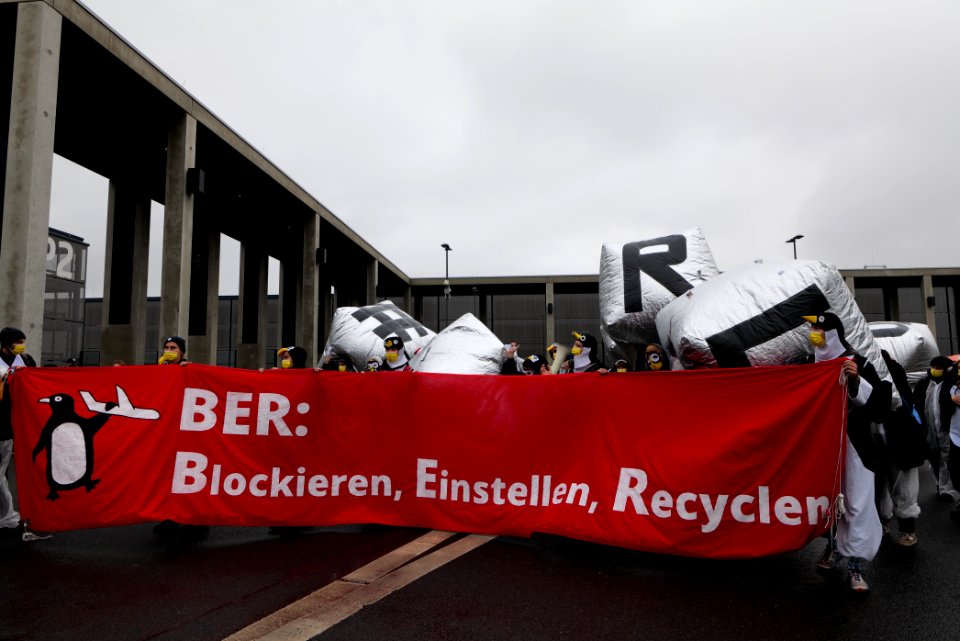 Abgehoben demonstration against BER opening 2020-10-31 65