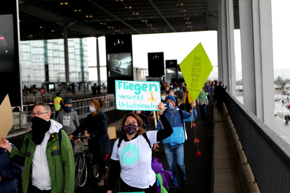 Abgehoben demonstration against BER opening 2020-10-31 39