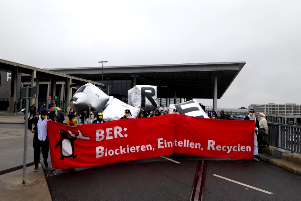 Abgehoben demonstration against BER opening 2020-10-31 63