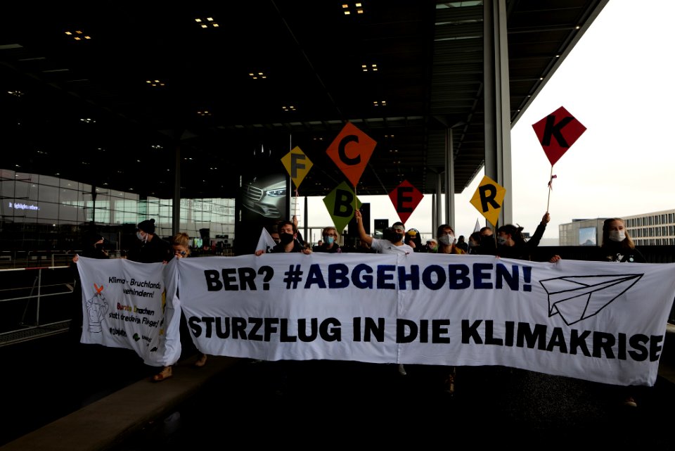 Abgehoben demonstration against BER opening 2020-10-31 30