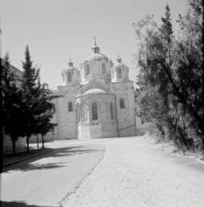 Achteraanzicht van een kerkgebouw, zogenaamde Russische kerk, op de voorgrond , Bestanddeelnr 255-2280 photo