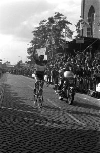 Acht van Chaam, Joop Zoetemelk gaat als winnaar over finish, Bestanddeelnr 926-5680
