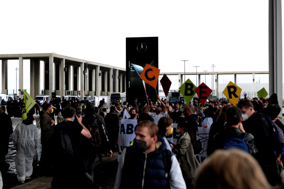 Abgehoben demonstration against BER opening 2020-10-31 21