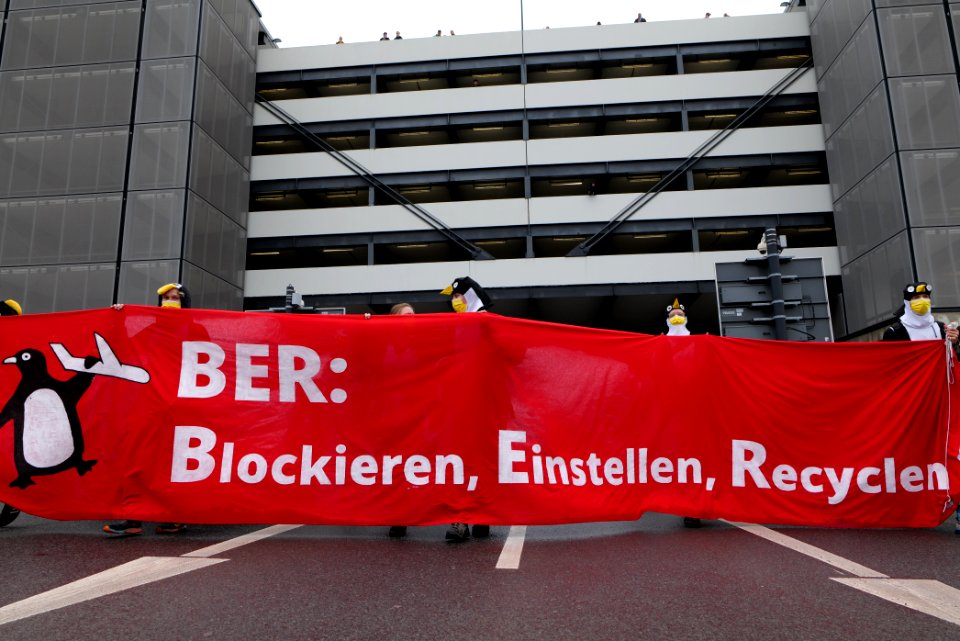 Abgehoben demonstration against BER opening 2020-10-31 102