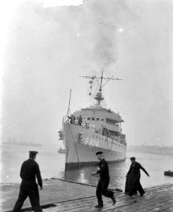 Aanmeren van het fregat, Bestanddeelnr 906-0610