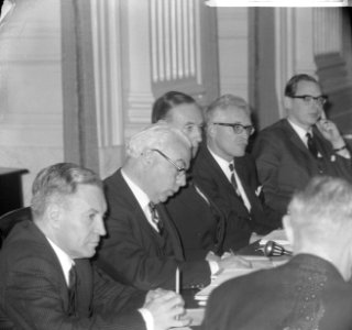 Achter de regeringstafel vlnr staatssecretaris dr. J.F. de Meijer, minister Vel, Bestanddeelnr 918-4820