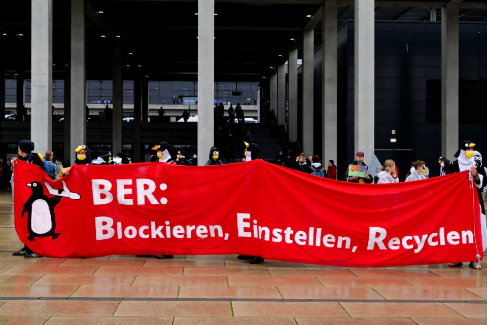 Abgehoben demonstration against BER opening 2020-10-31 113